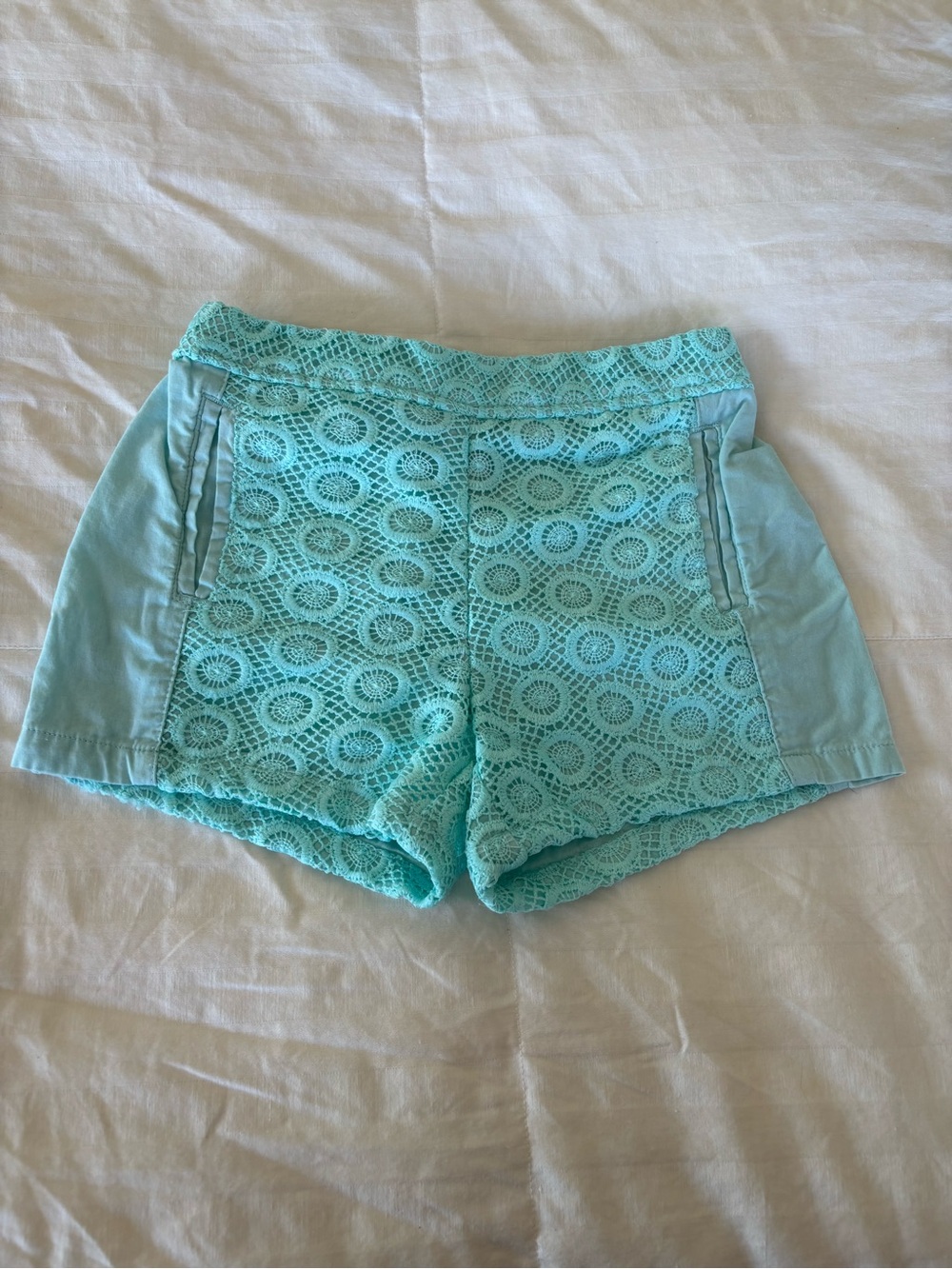 Genuine Kids OshKosh Girls 4T Blue Lace Pull-On Shorts Elastic waist worn once